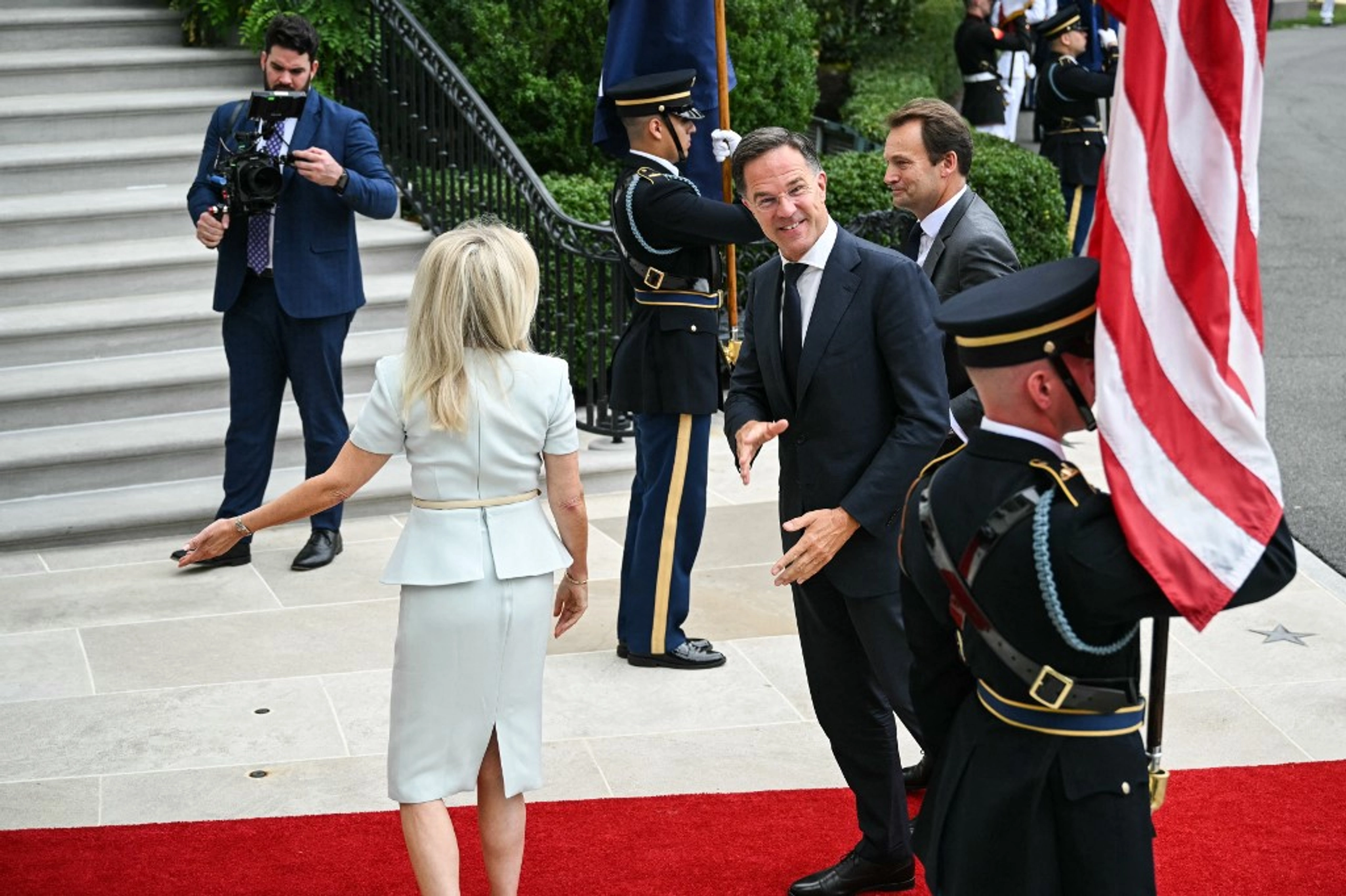 Kush do ta shoqërojë Zelenskyn në takimin e tij me Trumpin?