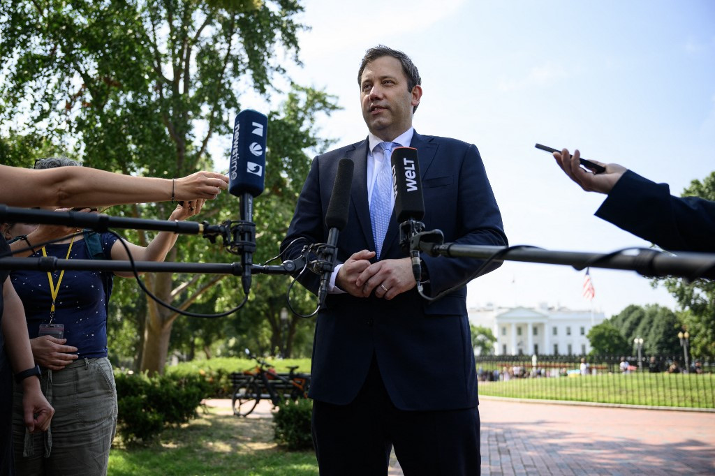 German Vice Chancellor Urges Ukraine Security Guarantees