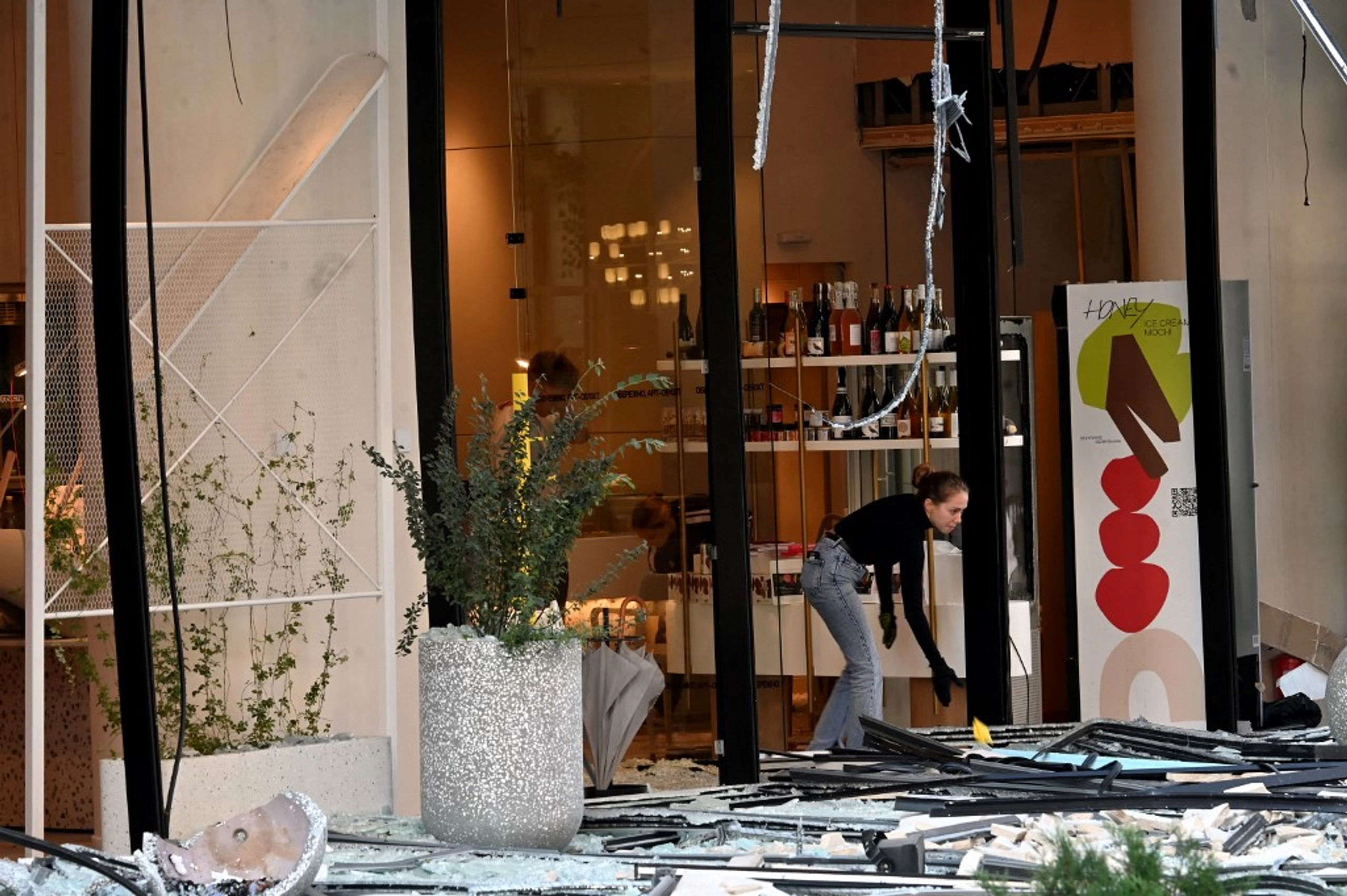 Leading Businesses Damaged in Russiaʼs Strike on Kyiv