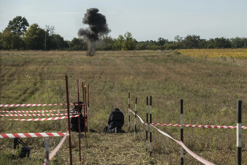 Українські сапери розмінували майже шість тис. га звільнених територій за серпень