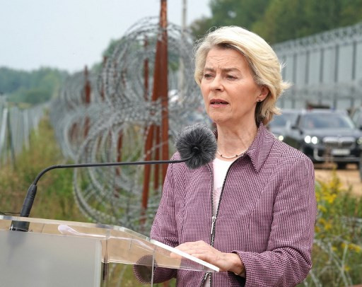 Von der Leyen’s Jet Loses GPS in Suspected Russian Attack, Lands With Paper Maps