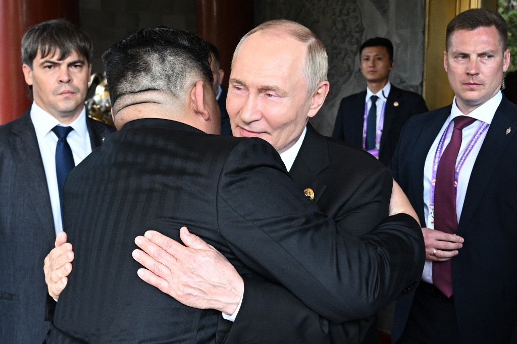 Romania Distances Itself From Ex-Officials Pictured With Putin