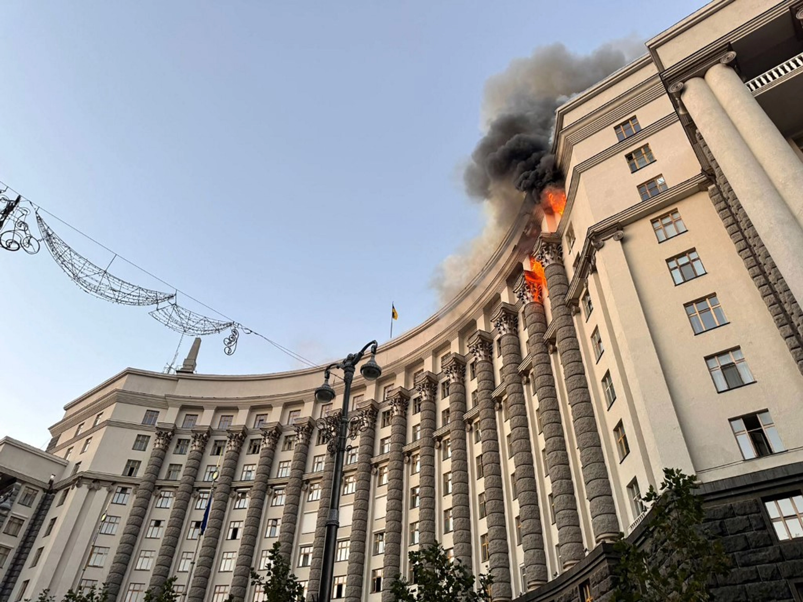 Стало відомо, чим РФ нещодавно вдарила по будівлі Кабміну