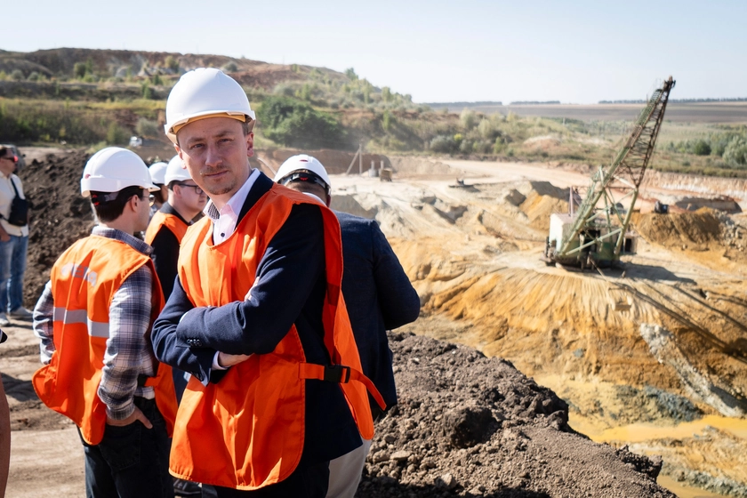 US Delegation Visits Ukraine’s Titanium, Rare Earth Sites for Mineral Deal