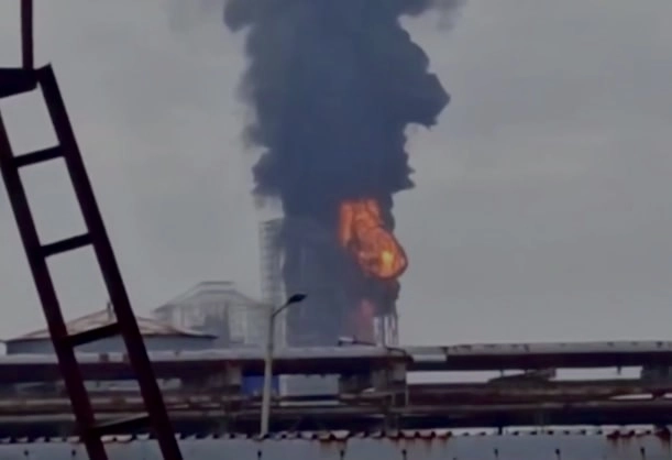 ‘Every Strike Cuts Petrodollars to Russia’s War Budget’: SBU Drones Hit Gazprom Refinery 1,400 km Deep