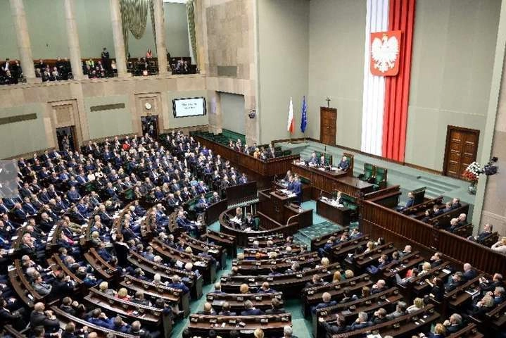 Сенат Польщі схвалив закон, що продовжує захист для українців