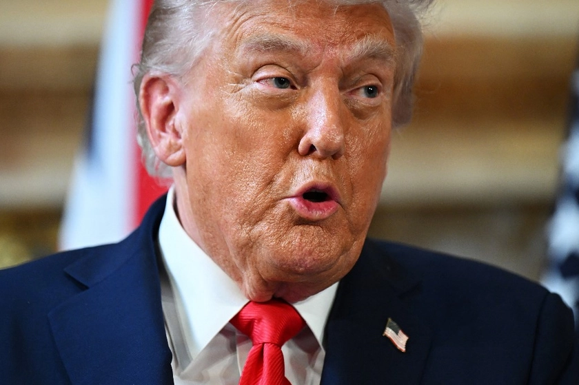 Трамп влітку заблокував військову допомогу Тайваню на $400 млн: що сталося