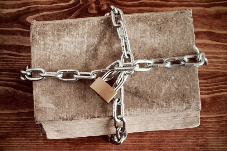У РФ посилюється книжкова цензура, влада висуває вимоги до забороненого контенту