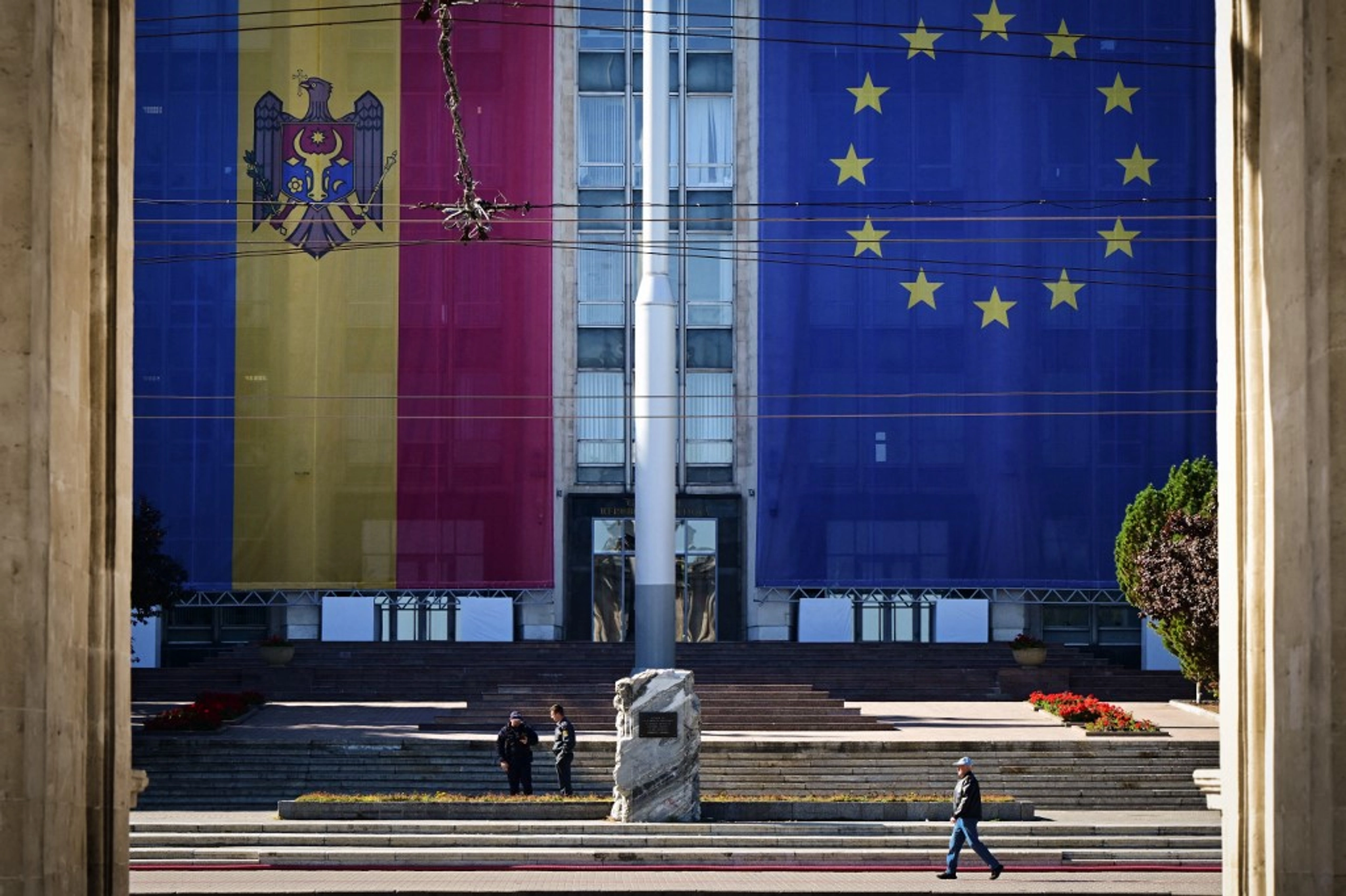 Mud and Struggles: Moldova Votes Amid Poverty, Migration, Deep Fatigue