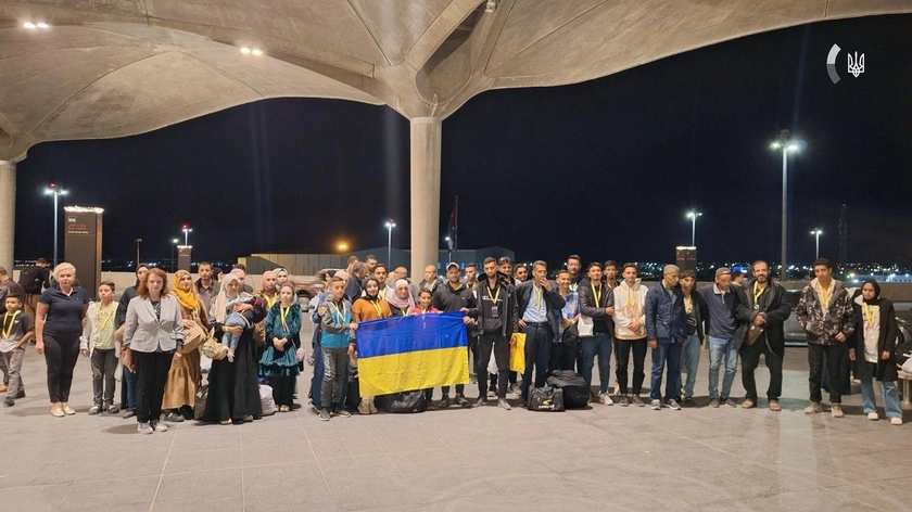 Україна успішно евакуювала 48 своїх громадян та членів їхніх родин із сектора Гази