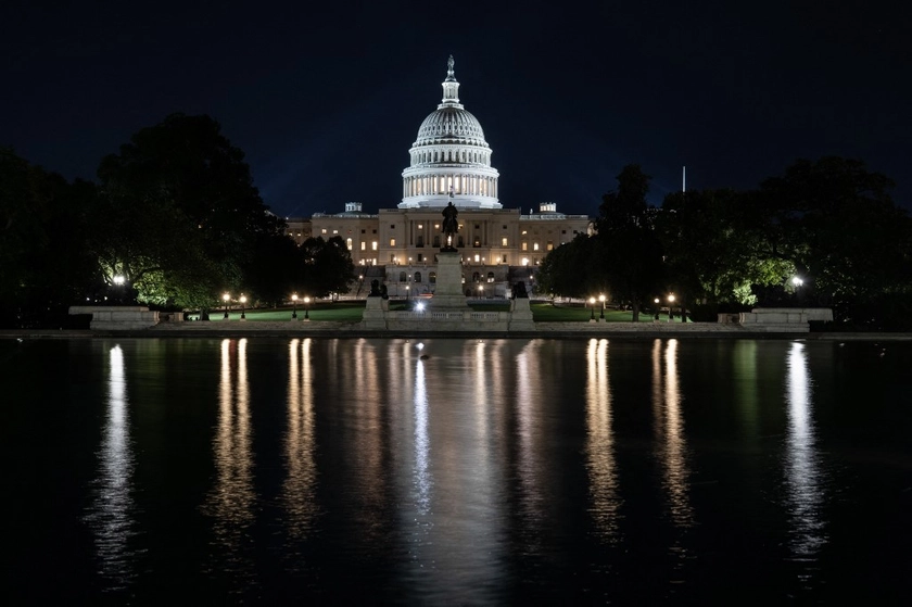 US Government Shuts Down at Midnight as Senate Deadlocks on Spending