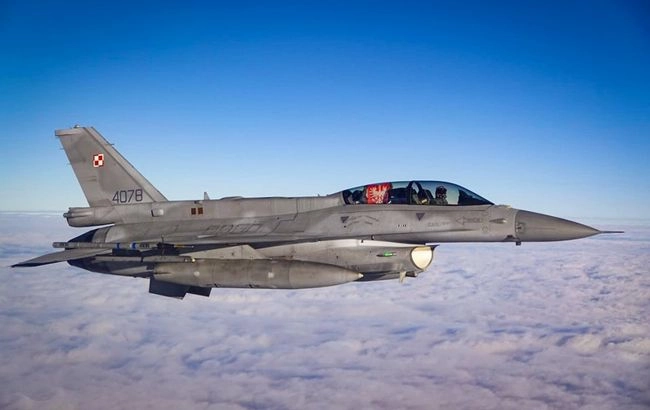 У Польщі спростували інформацію про підняття F-16 для перехоплення дронів