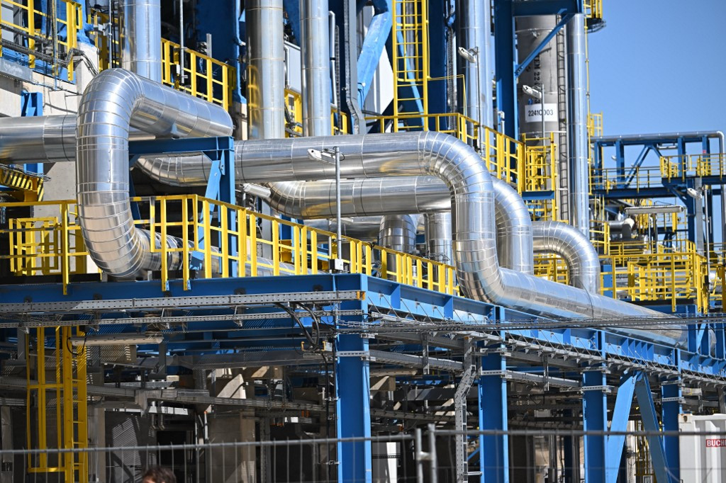 Russia-Reliant Hungary Explores Energy Alternatives