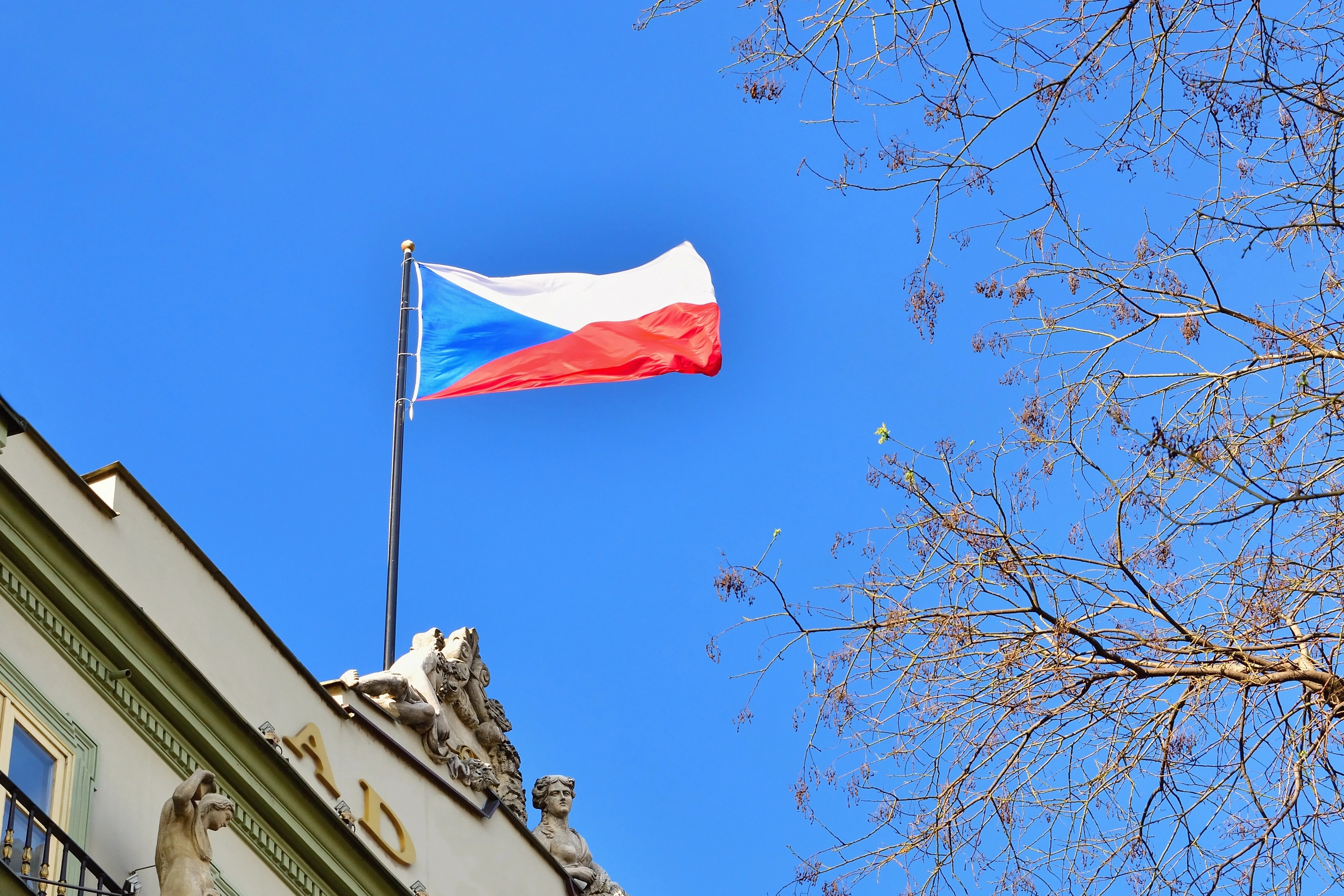 У Чехії зафіксували невідомі дрони біля військових об’єктів