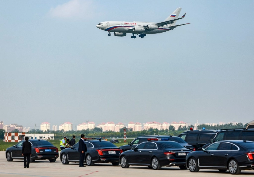 Russia Grounds Ambitions: Massive Cuts to Aviation, Shipbuilding Budgets