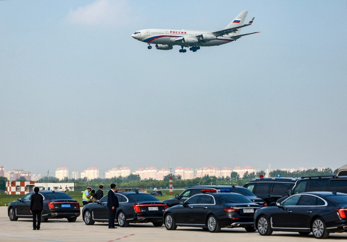 Russia Grounds Ambitions: Massive Cuts to Aviation, Shipbuilding Budgets