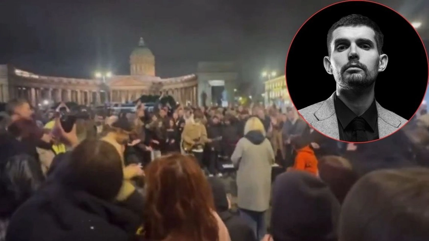 Hundreds of Young Russians Perform Banned Anti-Putin Song in St. Petersburg