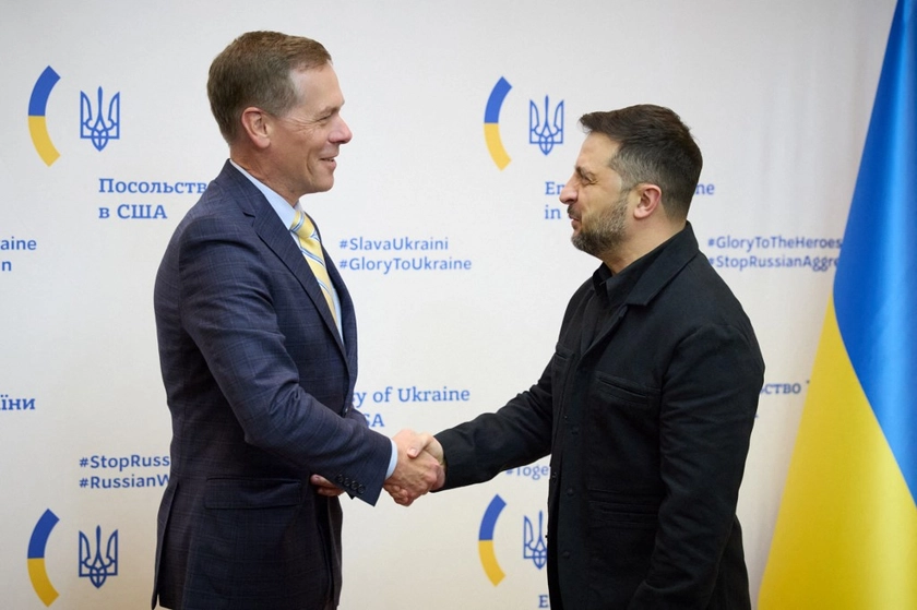 Zelensky Meets US Arms Makers Ahead of Trump Talks on Tomahawks
