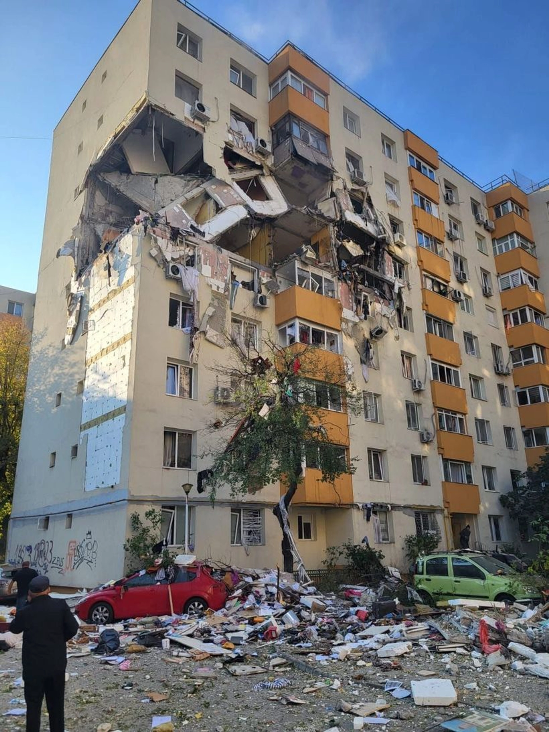 Вибух у багатоповерхівці Бухареста: троє загиблих, десятки постраждалих