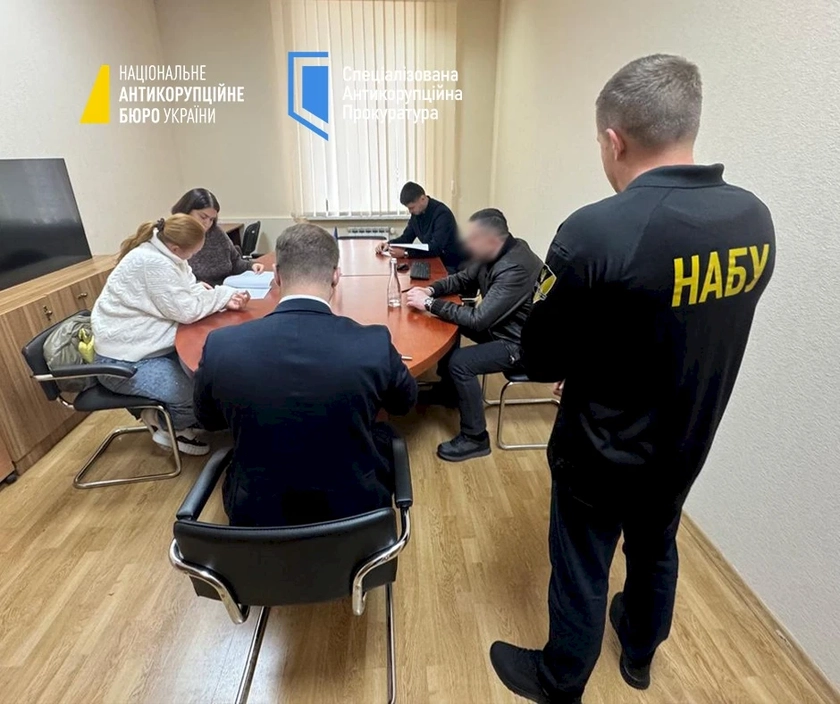 Голові Одеської облради та його дружині-нардепці повідомили про підозру у приховуванні доходів