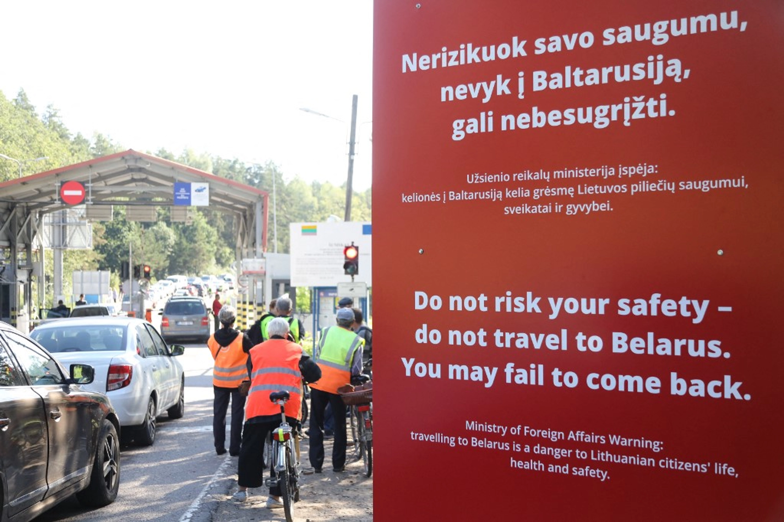Lithuania Shuts Belarus Border as Balloons Force Closure of Two Busiest Airports