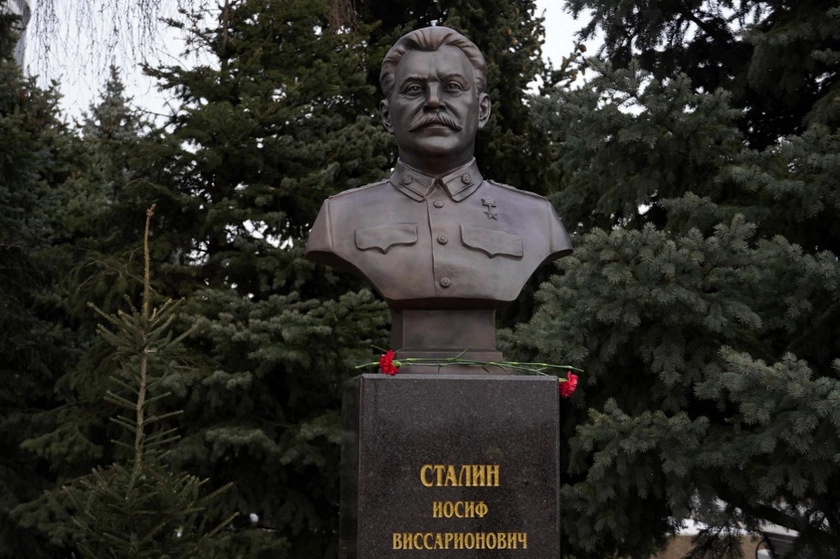 Western Diplomats in Moscow Honour Victims of Soviet Repression