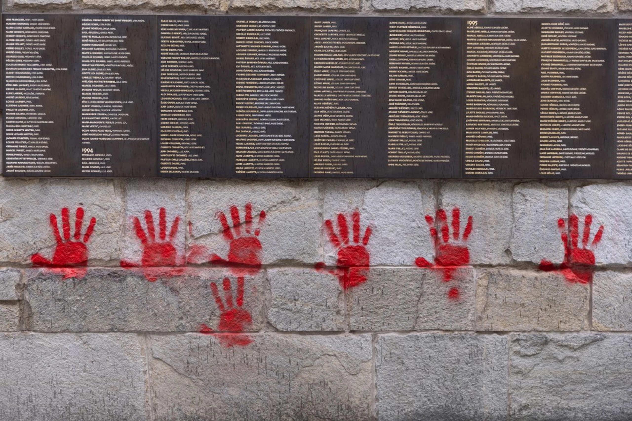 Four Bulgarian Nationals Jailed for Defacing Paris WW2 Memorial – Foreign Interference ‘Indisputable,’ Judge Says
