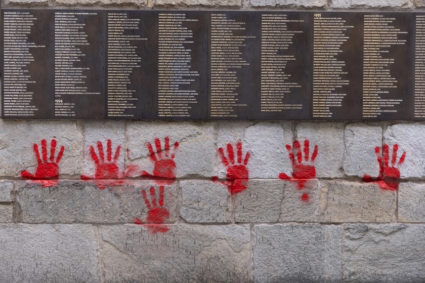 Four Bulgarian Nationals Jailed for Defacing Paris WW2 Memorial – Foreign Interference ‘Indisputable,’ Judge Says