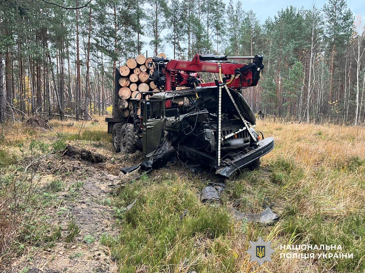 Поблизу кордону з Білоруссю на Житомирщині два авто підірвалися на мінах: є загиблі