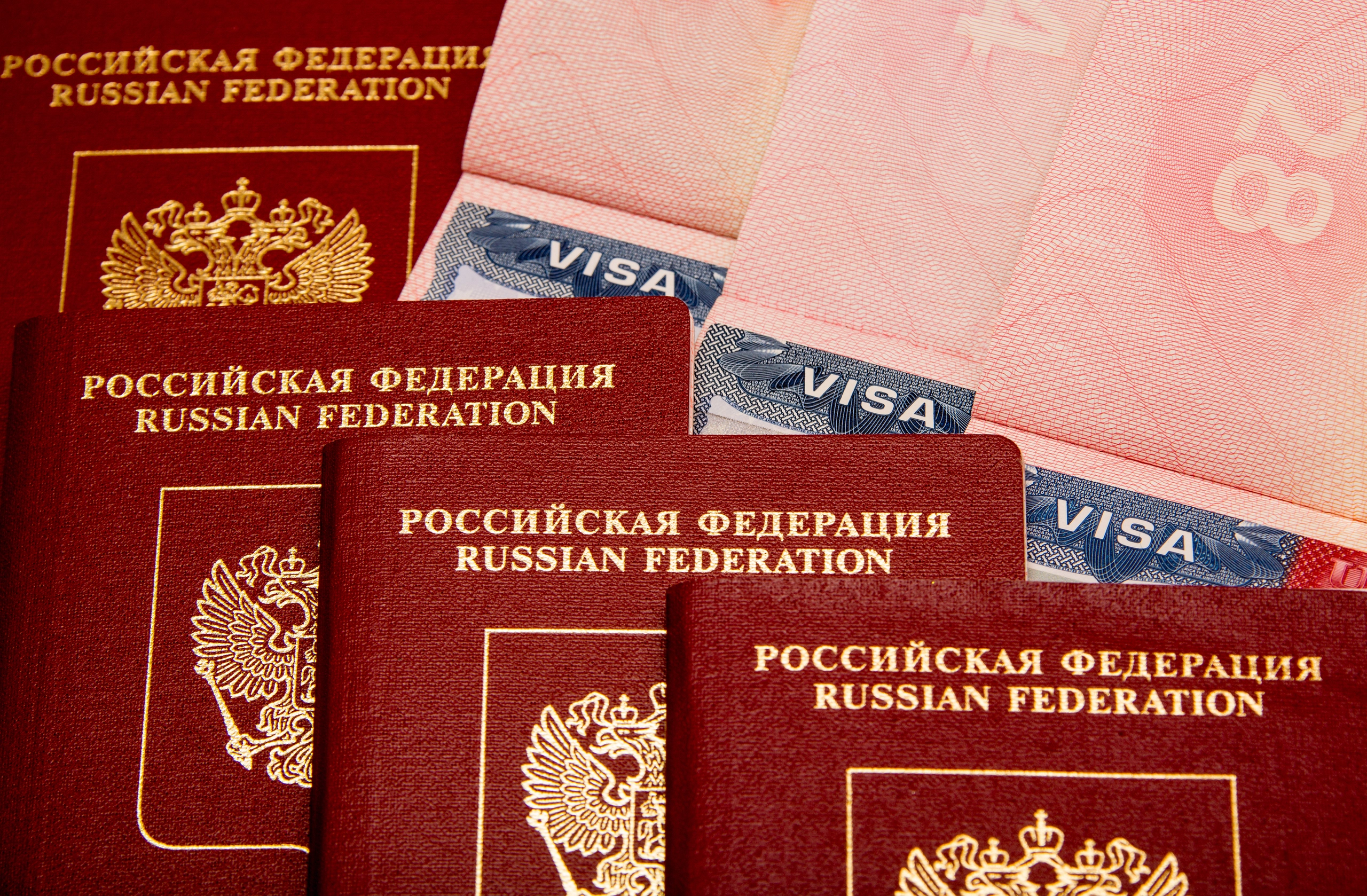 ЄС скасував багаторазові візи громадянам Росії через війну в Україні