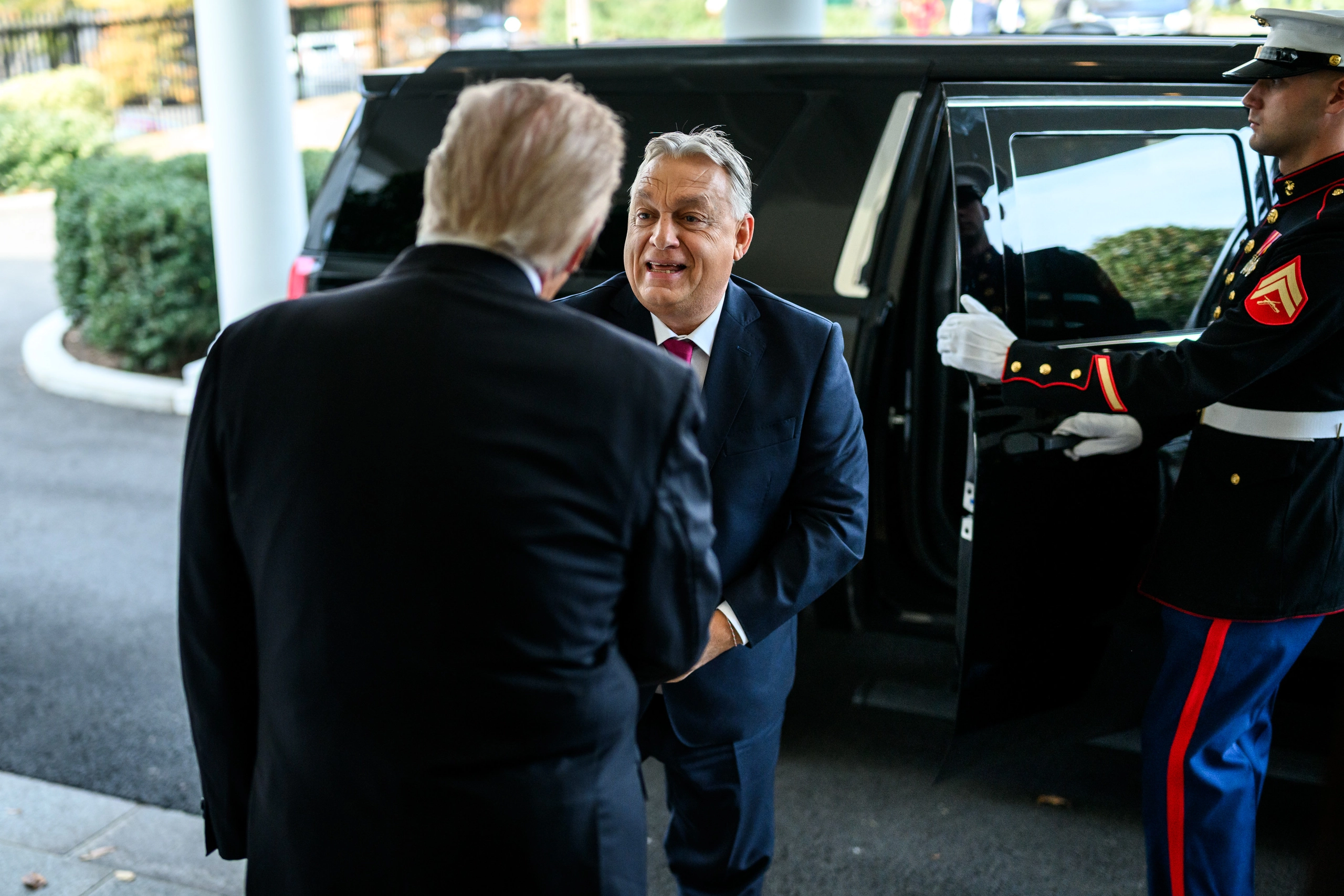 Мистецтво лазівок: Трамп дав Орбану звільнення від санкцій США на російські енергоносії