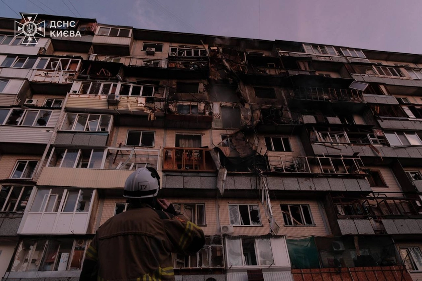 Росія випустила 430 дронів та 18 ракет під час нічної атаки на Україну - Зеленський