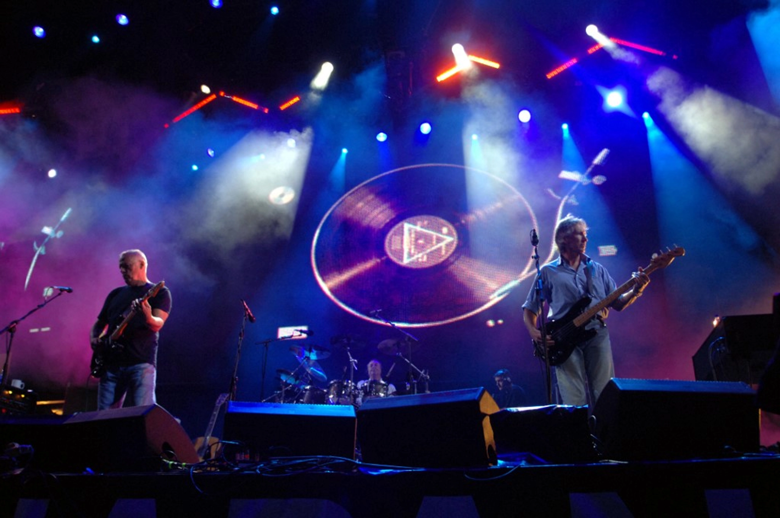 On the Turning Away: Pink Floyd Founder Rips ‘Clueless’ Celebs for Aiding Ukraine