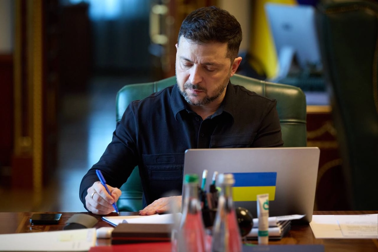 Зеленський підписав закон про 50 000 грн за дитину, “єЯсла”, “єСадок” та “пакунок школяра”