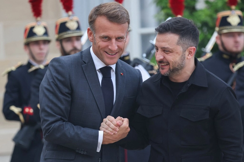 Зеленський проситиме Париж допомогти посилити ППО України