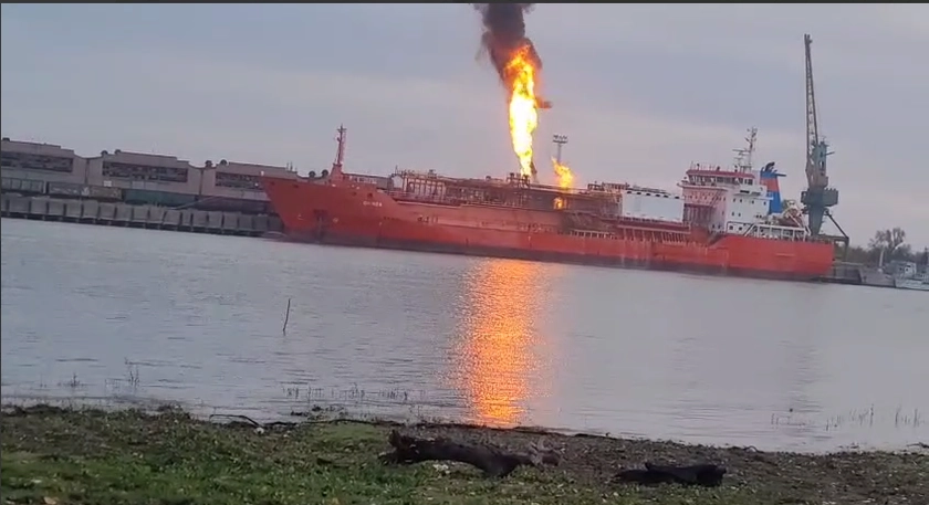 Румунія евакуює село на кордоні з Україною через танкер, який палає після атаки РФ