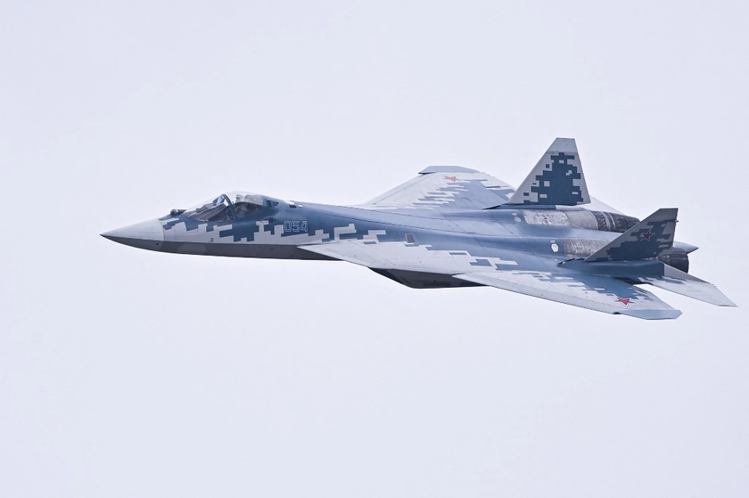 Russia Unveils Export Version of Su-57 Stealth Fighter in Dubai Amid War-Strained Economy