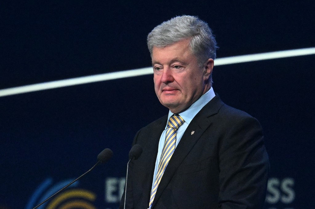 Poroshenko ‘Very Surprised’ in Meeting With Zelensky Over War Ending Terms
