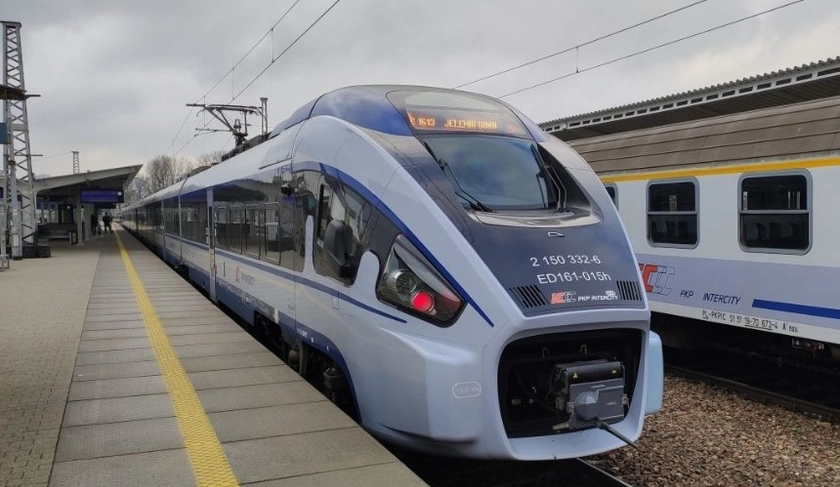 Влада Польщі підтвердила використання вибухівки на залізниці до України