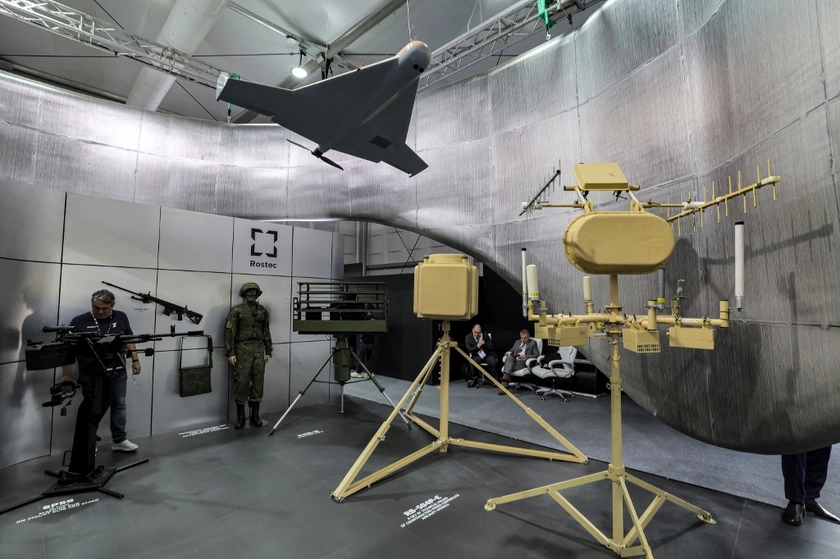 Russian Arms Exports Dip by Half, Arms Exec Admits