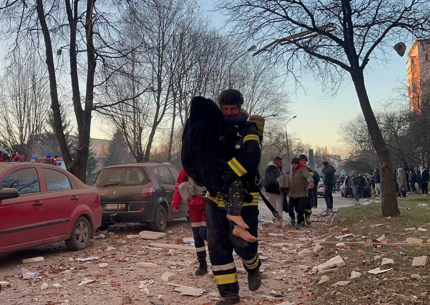 Russia Unleashes 524-Weapon Barrage, 10 Dead, Children Among Dozens Injured in Ternopil Strike