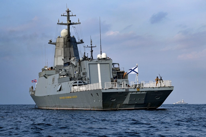 Російський корабель-шпигун атакував лазером британських військових