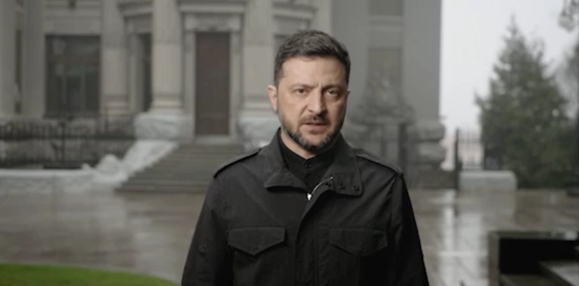 Зеленський звернувся до народу: “Зараз один з найважчих моментів у нашій історії”