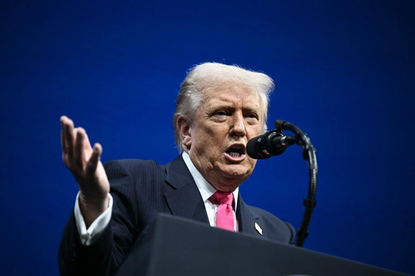 Трамп пропонує Україні вибори, звинувачує Обаму та називає Зеленського продавцем
