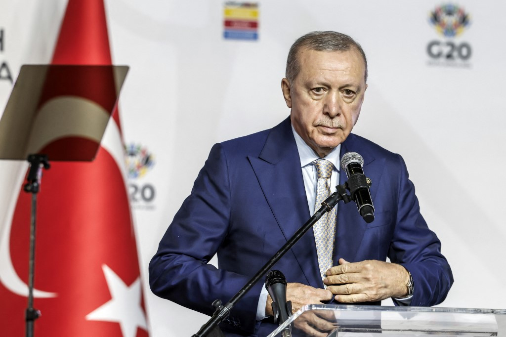 Turkey’s Erdogan Says Will Speak With Putin on Monday