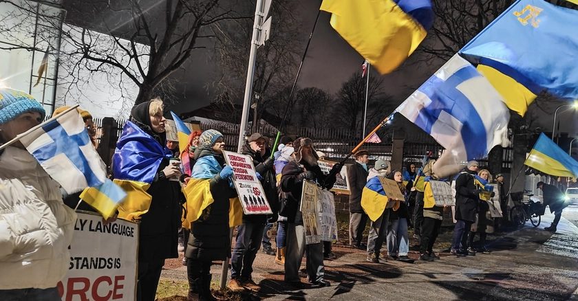 У Фінляндії українці вийшли на протест під посольство США через мирний план Трампа