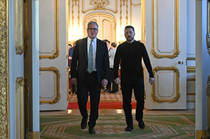 Zelensky Touches Down in London Ahead of Key EU, NATO Meetings