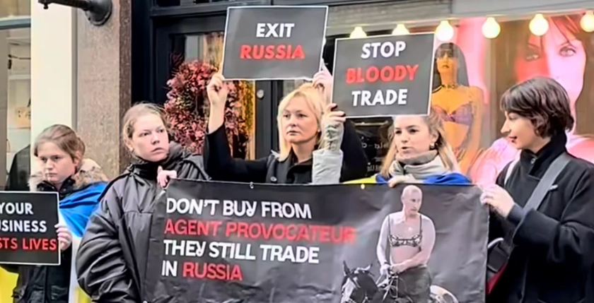 У Лондоні українці мітингували проти світових брендів, які досі працюють в Росії