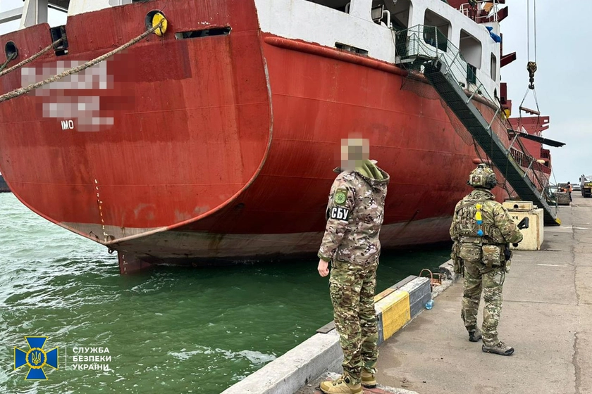 СБУ затримала в Одесі судно тіньового флоту РФ, яке вивозило зерно з Криму