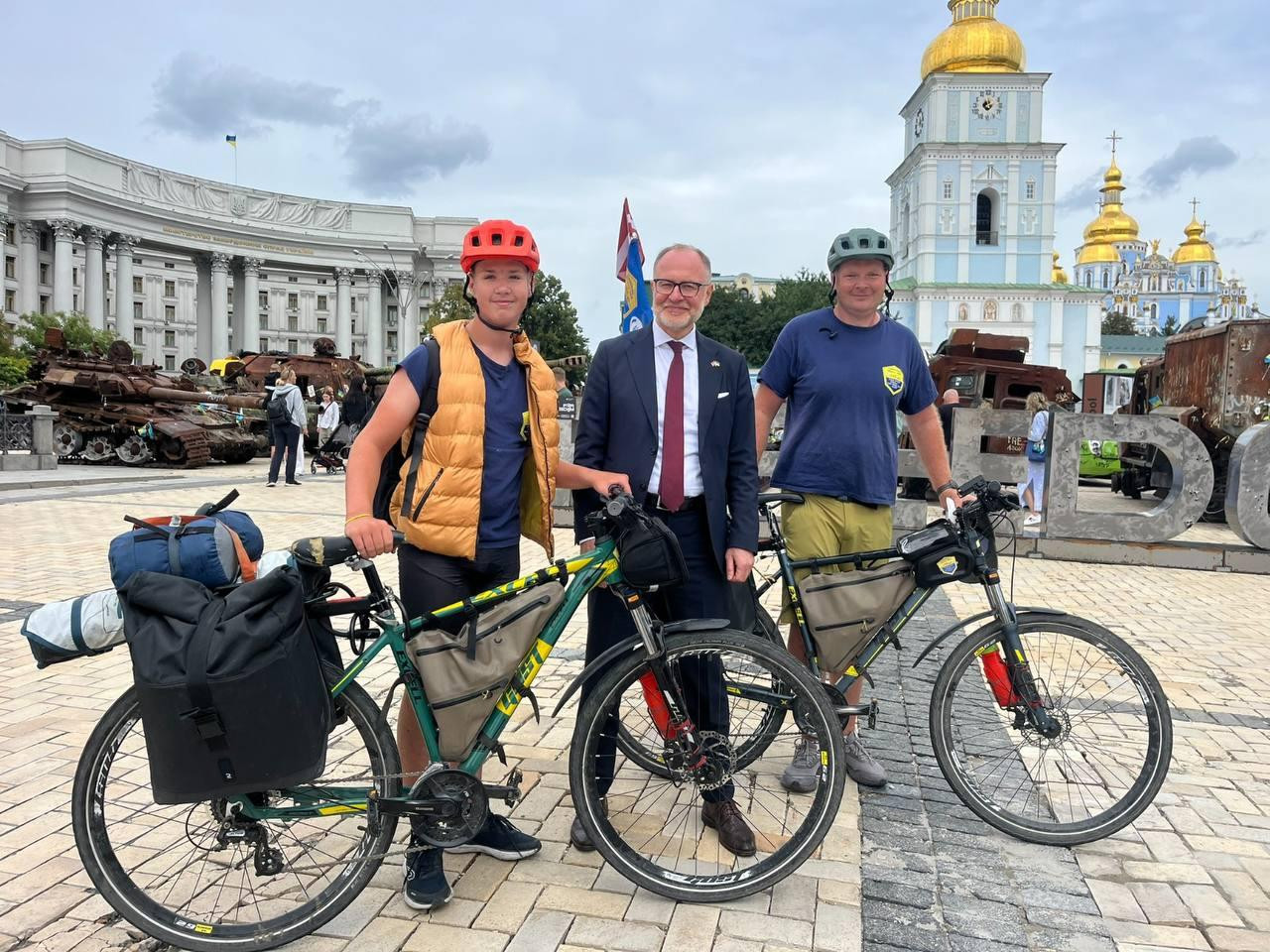 Cycling 1,600 km Across Ukraine: A Latvian Father and Son’s Journey From Riga to Odesa